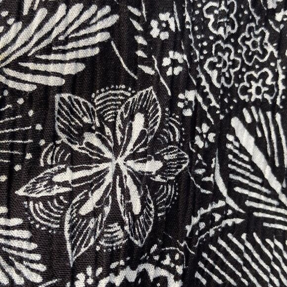 Sag Harbor Black and white v neck tunic 2X - Picture 3 of 6